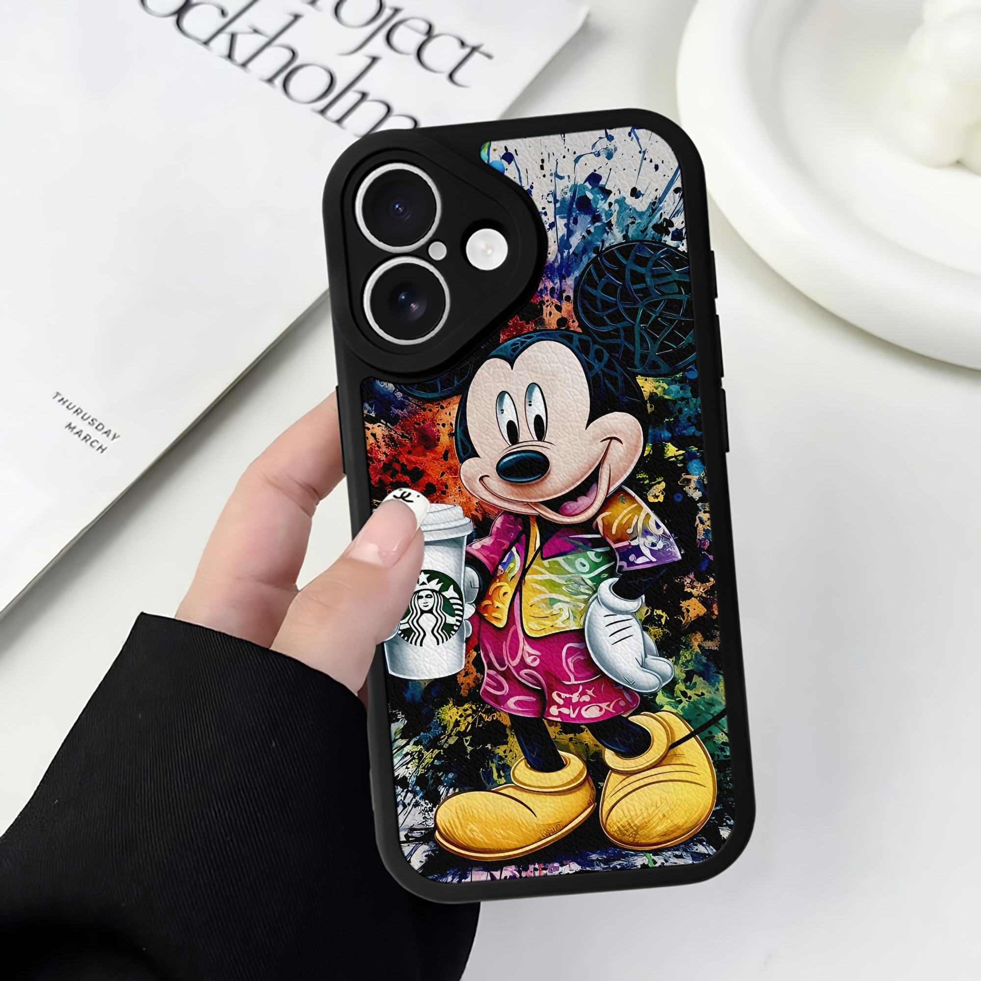 （画像用） ミッキーマウス Mickey Mouse 【iPhone 16シリーズ対応】シリコンスマホケース（レザー調） 材質：シリコン